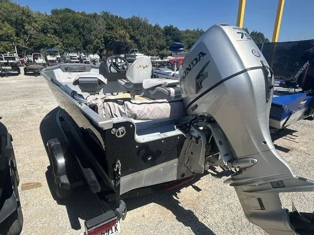 Slide: The Image of Lund 1750 Outfitter SS 2008 - 3