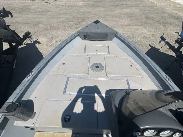 Slide: The Image of Lund 1750 Outfitter SS 2008 - 5