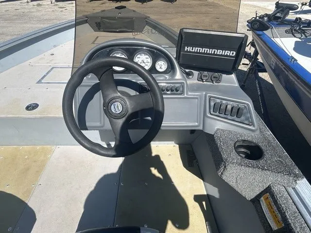 Slide: The Image of Lund 1750 Outfitter SS 2008 - 6