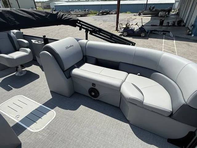 Slide: The Image of Bentley Pontoons Legacy 223 Navigator 2026 - 13