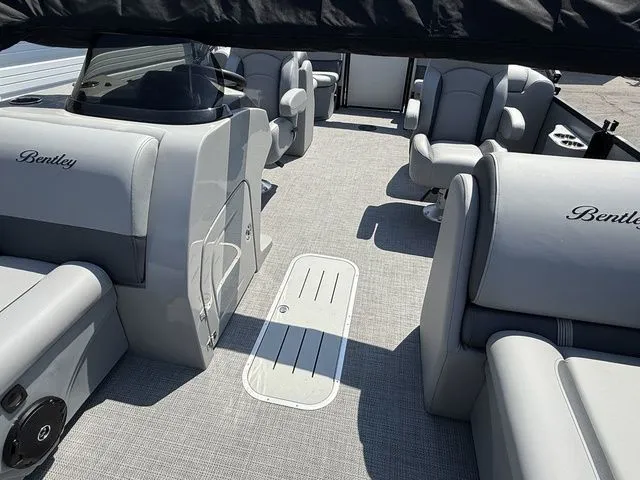 Slide: The Image of Bentley Pontoons Legacy 223 Navigator 2026 - 14