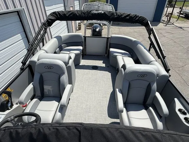 Slide: The Image of Bentley Pontoons Legacy 223 Navigator 2026 - 15