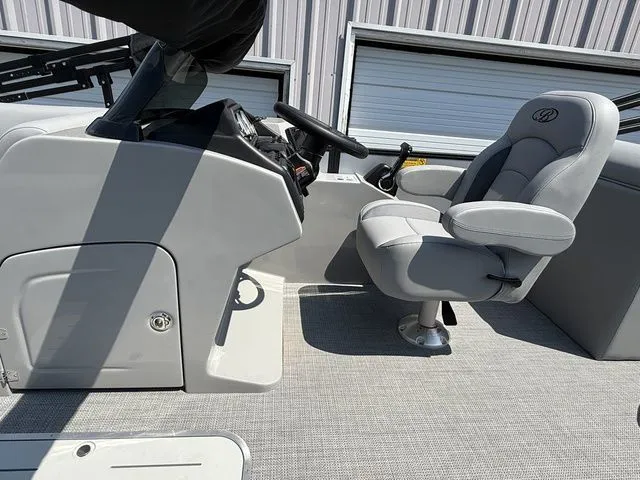 Slide: The Image of Bentley Pontoons Legacy 223 Navigator 2026 - 16