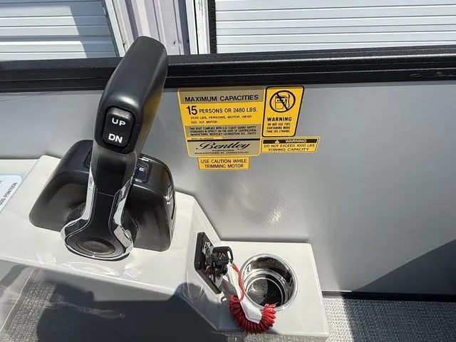 Slide: The Image of Bentley Pontoons Legacy 223 Navigator 2026 - 20