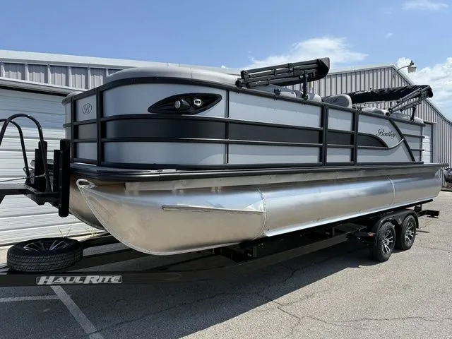 Slide: The Image of Bentley Pontoons Legacy 223 Navigator 2026 - 7