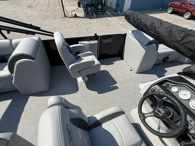 Slide: The Image of Bentley Pontoons Legacy 243 Navigator 2026 - 17