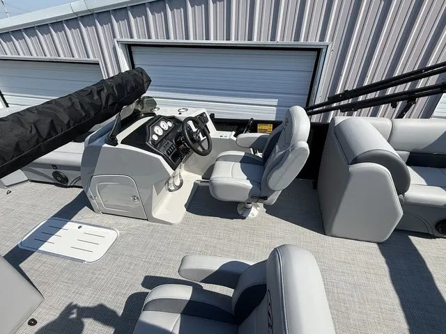 Slide: The Image of Bentley Pontoons Legacy 243 Navigator 2026 - 18