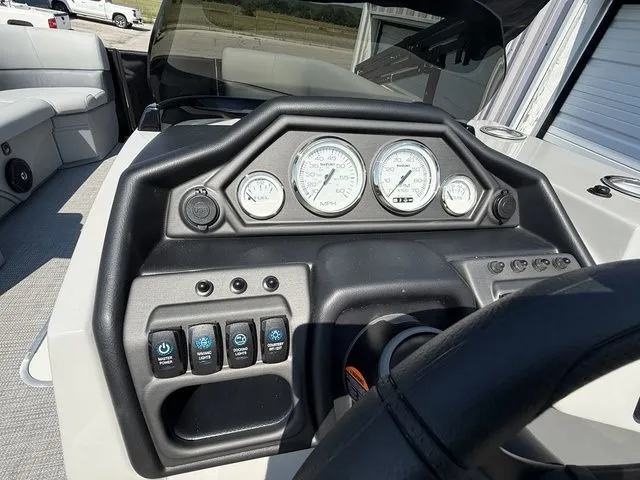 Slide: The Image of Bentley Pontoons Legacy 243 Navigator 2026 - 19