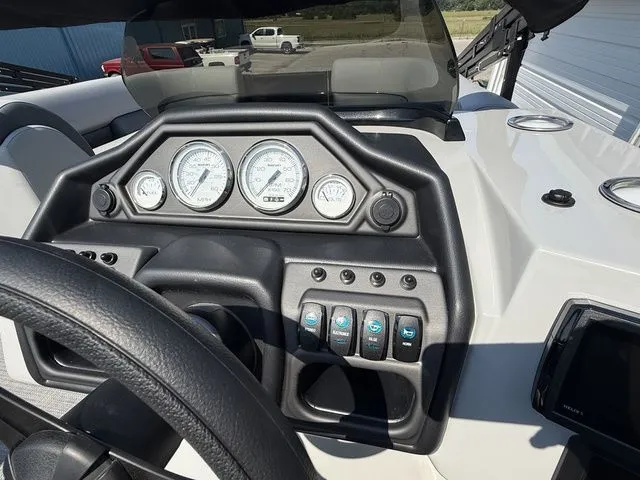 Slide: The Image of Bentley Pontoons Legacy 243 Navigator 2026 - 20