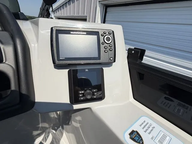 Slide: The Image of Bentley Pontoons Legacy 243 Navigator 2026 - 21