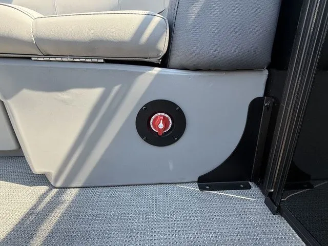 Slide: The Image of Bentley Pontoons Legacy 243 Navigator 2026 - 24