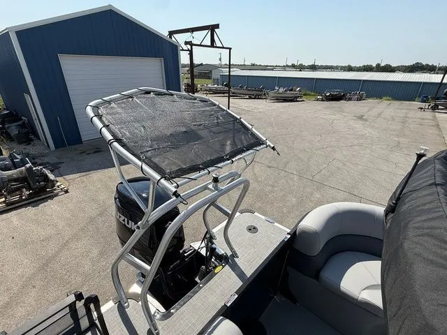 Slide: The Image of Bentley Pontoons Legacy 243 Navigator 2026 - 25