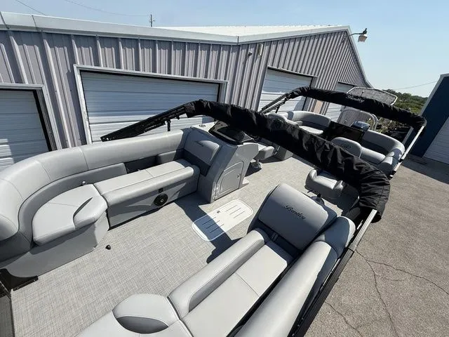 Slide: The Image of Bentley Pontoons Legacy 243 Navigator 2026 - 28