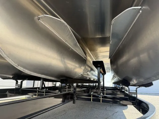 Slide: The Image of Bentley Pontoons Legacy 243 Navigator 2026 - 9