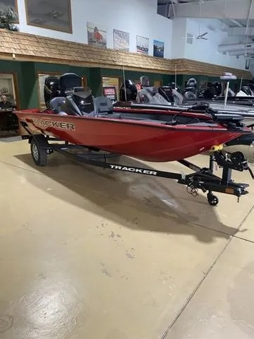 The Image of Tracker Pro Team 175 TF 2026 - 1