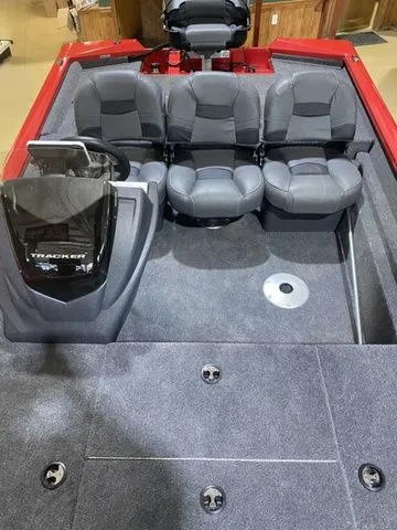 Slide: The Image of Tracker Pro Team 175 TF 2026 - 3