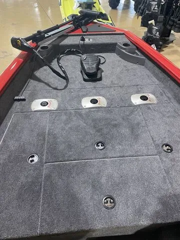 Slide: The Image of Tracker Pro Team 175 TF 2026 - 9