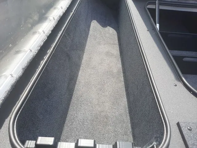 Slide: The Image of Tracker Pro Team 190 TX 2026 - 14