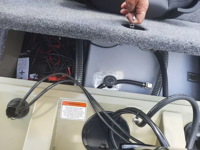 Slide: The Image of Tracker Pro Team 190 TX 2026 - 15