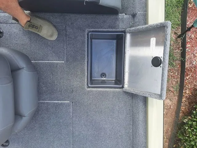 Slide: The Image of Tracker Pro Team 190 TX 2026 - 21