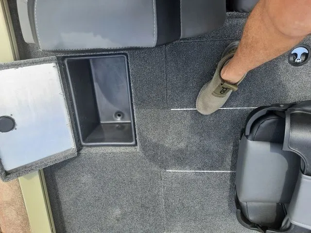 Slide: The Image of Tracker Pro Team 190 TX 2026 - 22