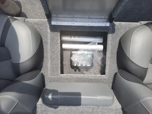 Slide: The Image of Tracker Pro Team 190 TX 2026 - 23