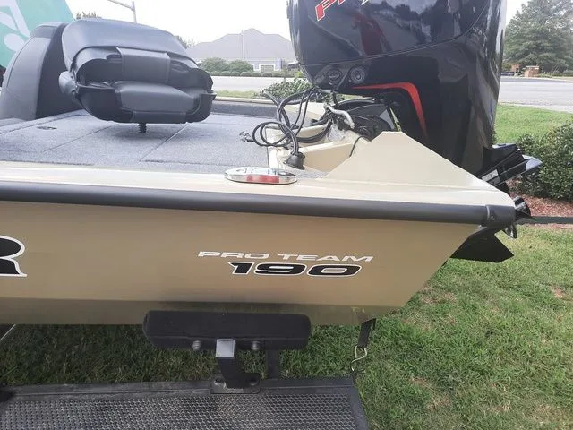 Slide: The Image of Tracker Pro Team 190 TX 2026 - 27