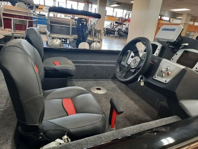 Slide: The Image of Tracker Pro Team 175 TF 2026 - 7