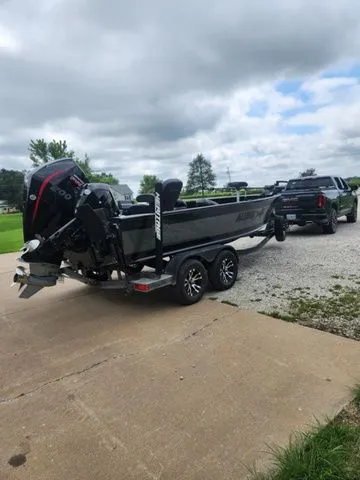 The Image of Alumacraft Competitor Shadow 205 Tiller 2022 - 1