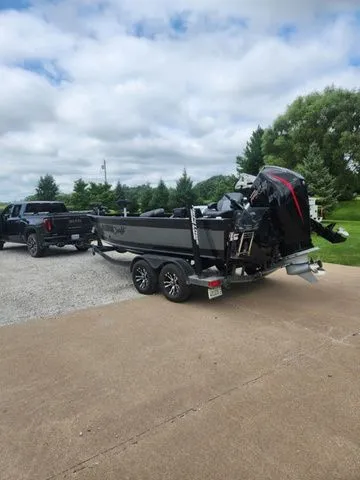 Slide: The Image of Alumacraft Competitor Shadow 205 Tiller 2022 - 4