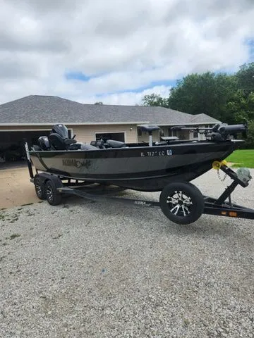 Slide: The Image of Alumacraft Competitor Shadow 205 Tiller 2022 - 6