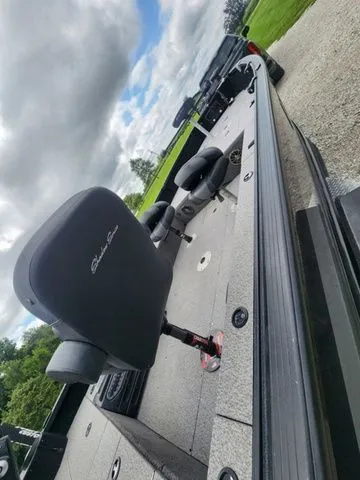 Slide: The Image of Alumacraft Competitor Shadow 205 Tiller 2022 - 9