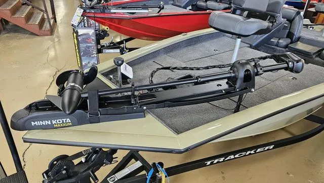 Slide: The Image of Tracker Pro Team 190 TX 2026 - 13