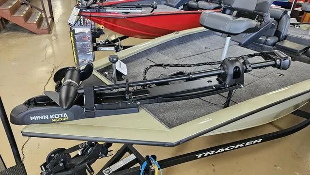 Slide: The Image of Tracker Pro Team 190 TX 2026 - 8