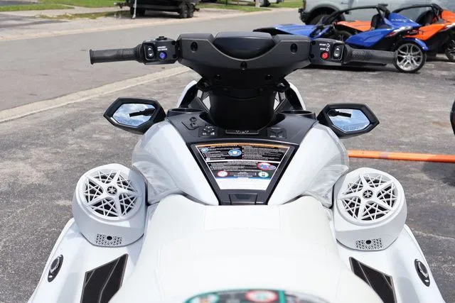 Slide: The Image of Yamaha FX CRUISER SVHO W/AUDIO-WHITE 2026 - 14