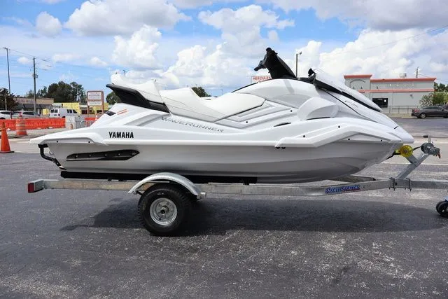 Slide: The Image of Yamaha FX CRUISER SVHO W/AUDIO-WHITE 2026 - 8