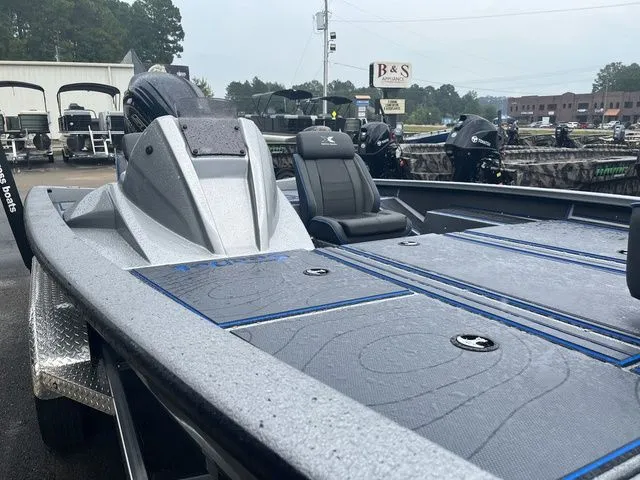 Slide: The Image of Xpress X19 Pro 2026 - 12