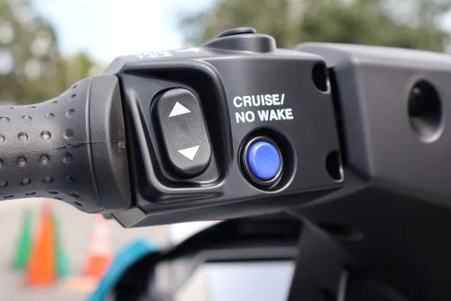 Slide: The Image of Yamaha FX CRUISER HO W/AUDIO-LAGOON BLUE/WHITE 2026 - 15