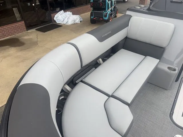 Slide: The Image of Veranda VR235VL 2026 - 11