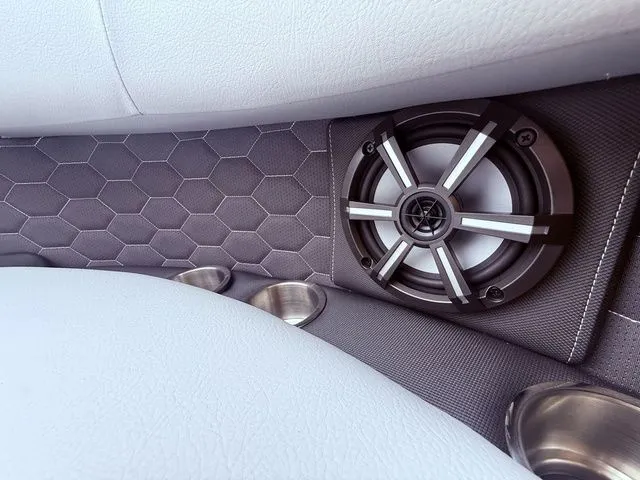 Slide: The Image of Veranda VR235VL 2026 - 12