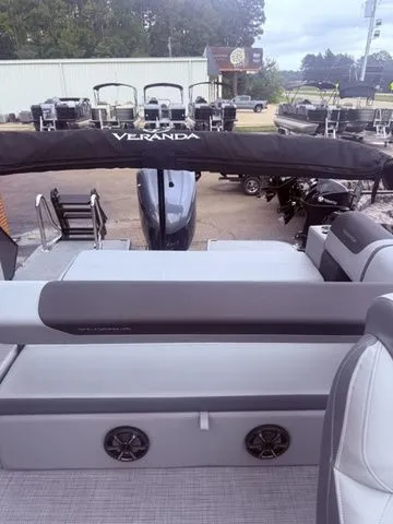 Slide: The Image of Veranda VR235VL 2026 - 15