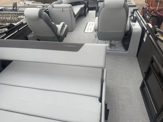 Slide: The Image of Veranda VR235VL 2026 - 20