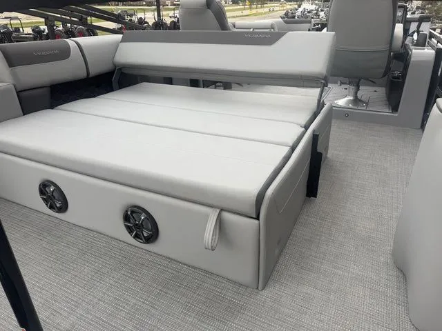 Slide: The Image of Veranda VR235VL 2026 - 22