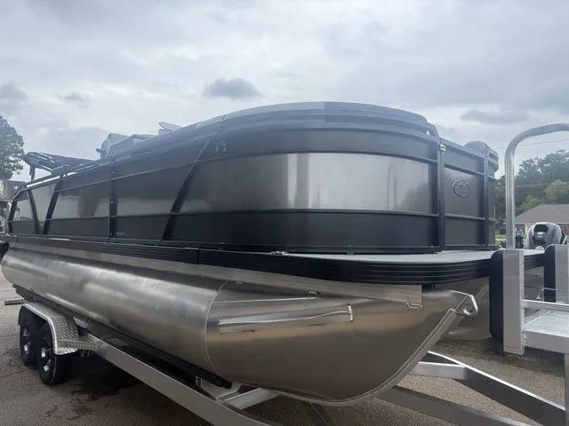 Slide: The Image of Veranda VR235VL 2026 - 3