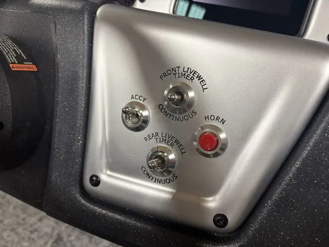 Slide: The Image of Tracker Pro Team 175 TXW 2026 - 21