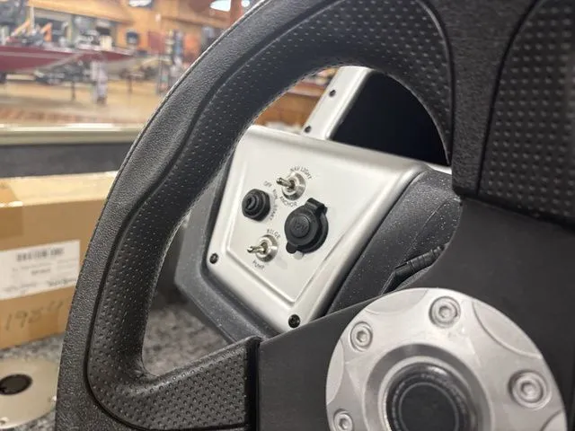 Slide: The Image of Tracker Pro Team 175 TXW 2026 - 23