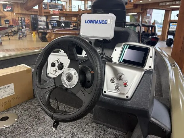 Slide: The Image of Tracker Pro Team 175 TXW 2026 - 24