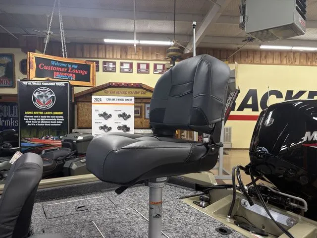 Slide: The Image of Tracker Pro Team 175 TXW 2026 - 27