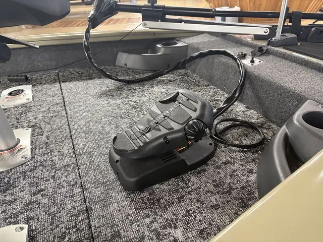 Slide: The Image of Tracker Pro Team 175 TXW 2026 - 33