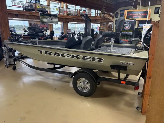 Slide: The Image of Tracker Pro Team 175 TXW 2026 - 38